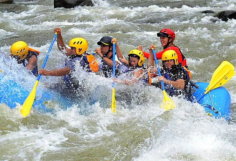 Rafting sur le Pacuare, classes III et IV depuis San José