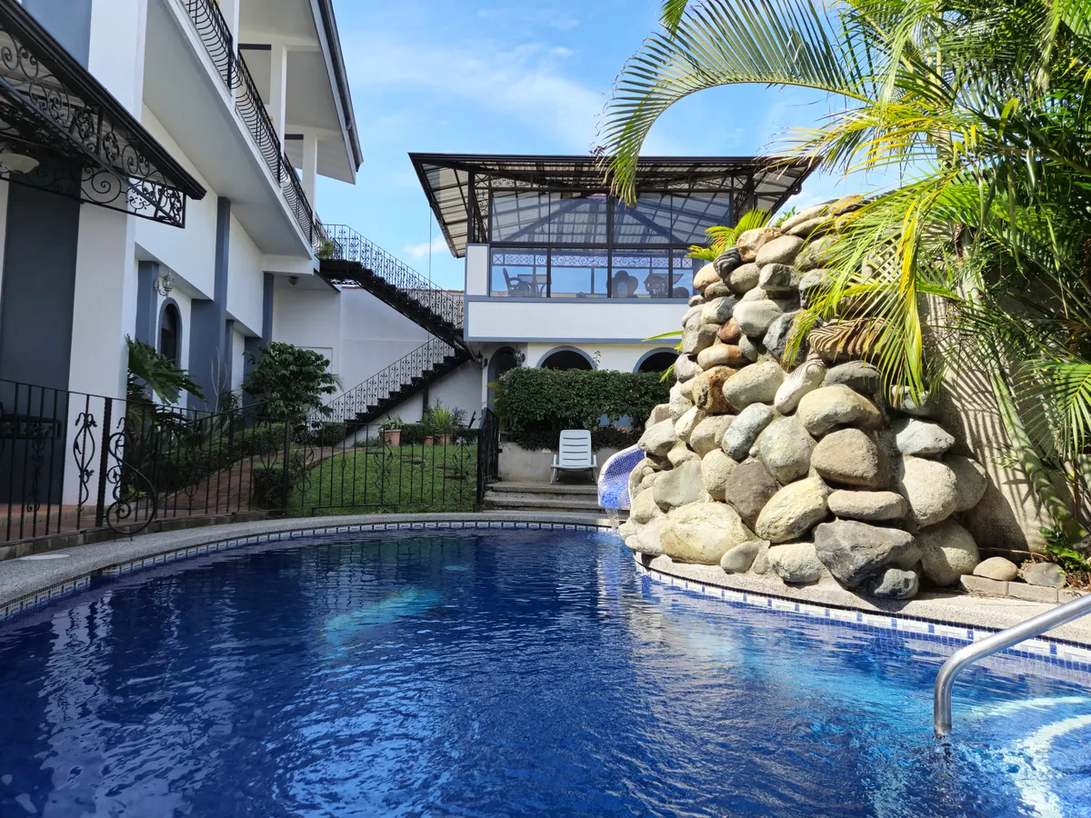 Piscina — Piscina y jacuzzi 2