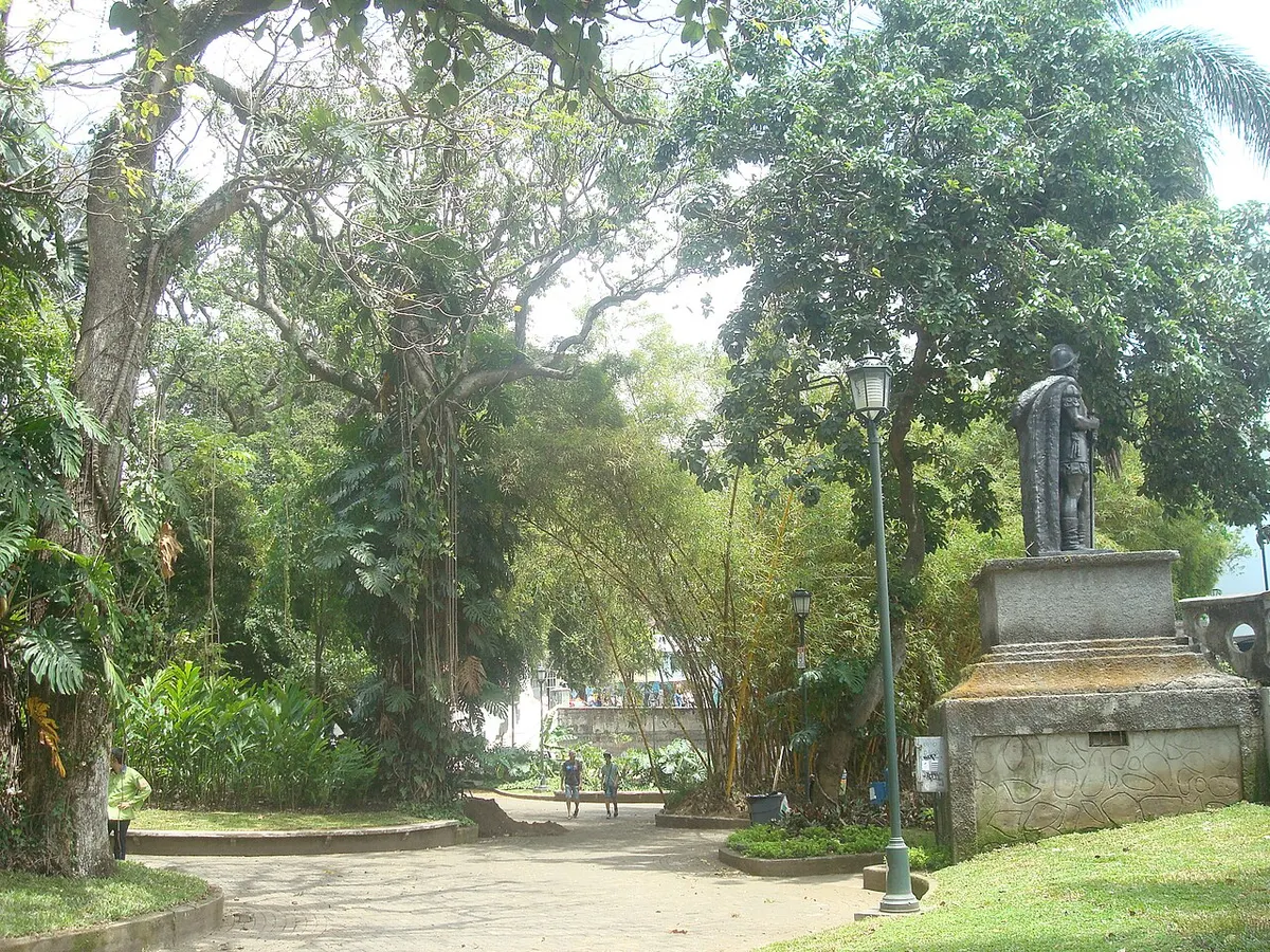 Parque España et Edificio Metálico