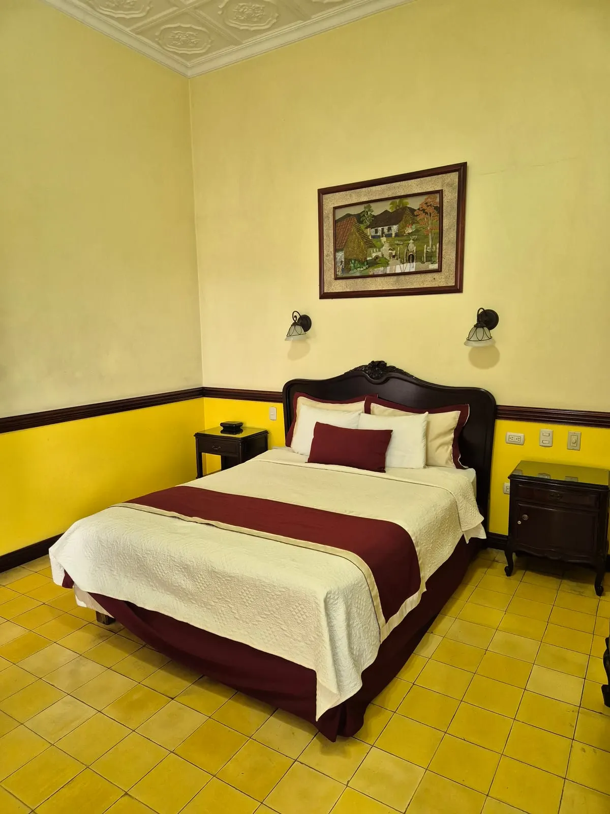 Habitación Superior Plus del Hotel Santo Tomás con detalles reales de la habitación