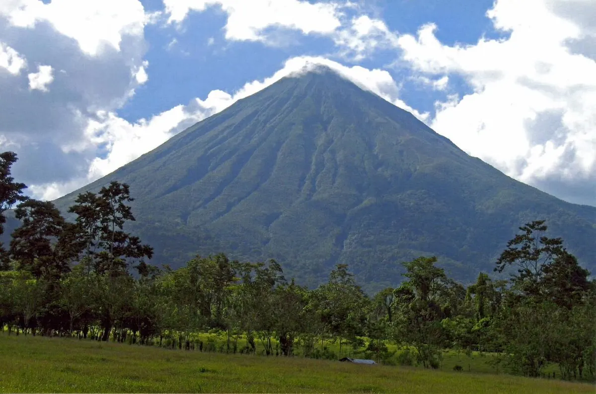 Volcan Arenal et sources chaudes Tabacón depuis San José